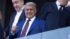 Barca: Joan Laporta dè chừng, kẻo bị ‘lên thớt’